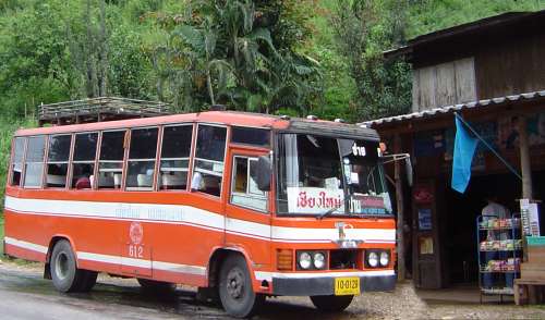 local bus to Pai