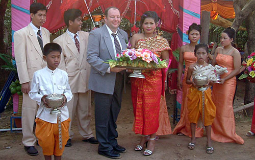 Simon and Dany with best-men and bridesmaids