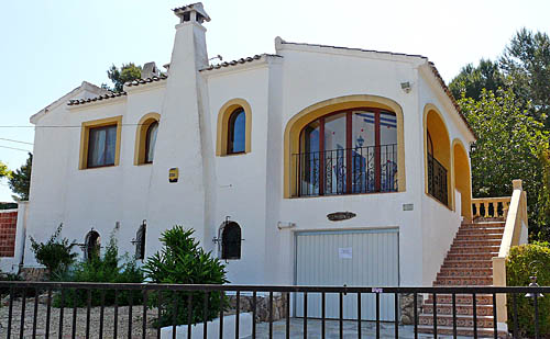 villa - front view