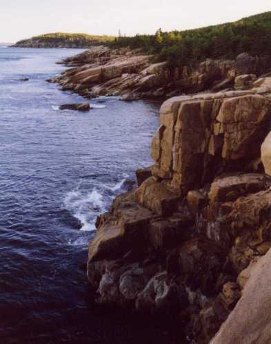 approach to Thunder Hole (fabulous)