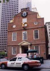 a building with an eagle on it and a taxi